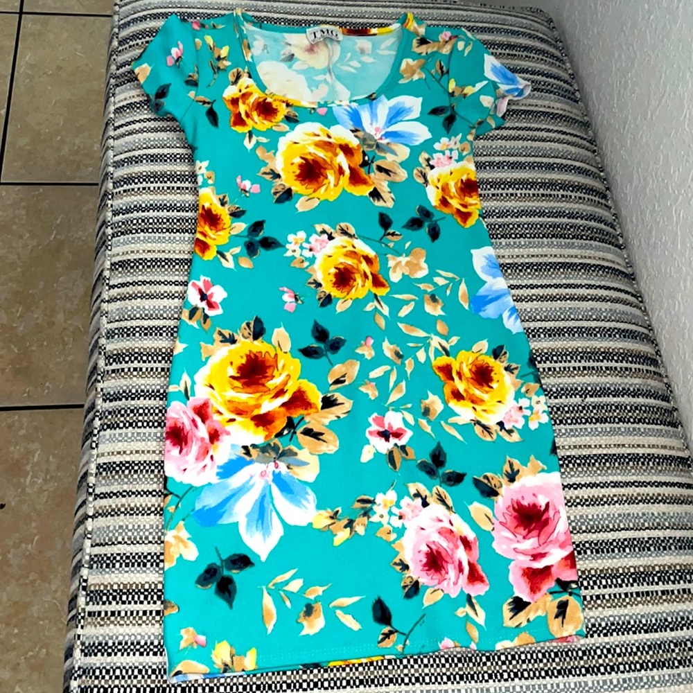Cute dress stretch material,s/m worn once.